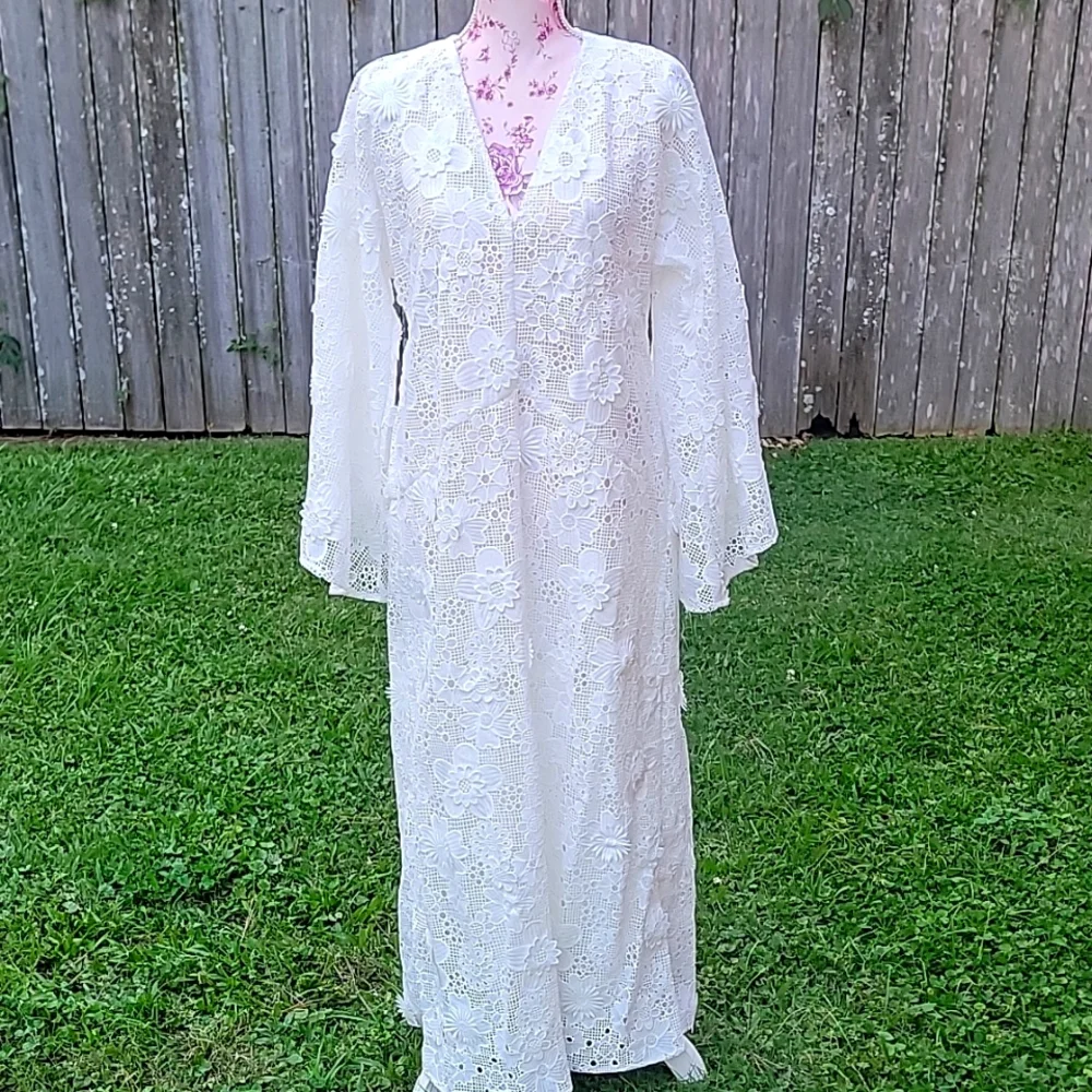 Resort White Lace Dress With Floral Applique - Picture 3 of 9